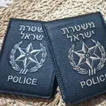 ארנק עם רקמה של סמל משטרת ישראל