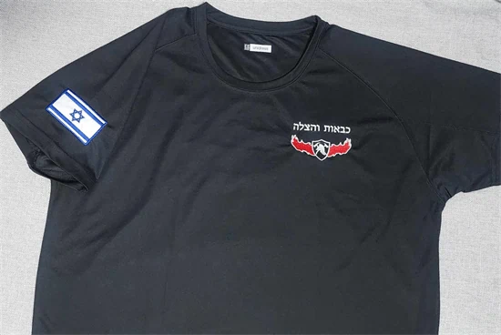 חולצת דרייפיט קצרה עם רקמת סמל כבאות והצלה